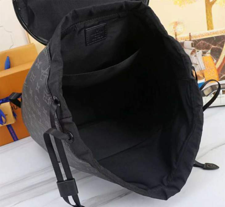 Picture of Louis Vuitton Mens Bags _SKUfw143038225fw